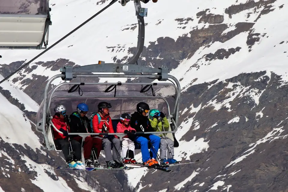 Transport Moniteur Ski